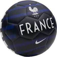 Aldo balestra pourra convoquer jusqu'à 21 joueurs pour le mondial, auxquels s'ajouteront 4 joueurs de la catégorie sénior et 2 féminines. Ø¹ÙÙÙ Ø§ÙÙÙØ± Ø§ÙÙØ¯ÙØ¹ ÙØ§ÙØ± Ballon De Foot Equipe De France Nike Balestron Com