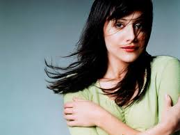 Haircut phobias hair diseases hair loss hair loss q&a hair growth q&a head lice human fleas oily hair scalp problems thinning hair q&a here we see the lovely young actress, brittany murphy pausing for photos as she arrives along the red carpet. Image Brittany Murphy Celebrities