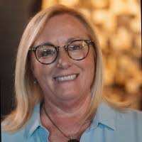 Cindy Meek's Instagram, Twitter & Facebook