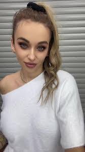 Shania Bethune's Instagram, Twitter & Facebook