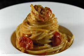 Spaghettoni Con Gamberoni Pomodorini Capperi E Bottarga Ricetta Ricette Ricette Di Cucina Pasti Italiani