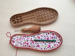 Orgu Ayakkkabi Hasir Taban Yapimi Orguayakkabi Hasirtaban Ayakkabitabanyapimi Youtube In 2020 Crochet Shoes Crochet Sandals Diy Shoes