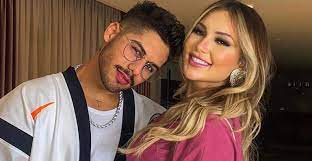 Mas as jóias, que o cantor de 22 anos e a influencer de 21. Ze Felipe Divide Clique Quente Com A Namorada Virginia De Calcinha Meta De Relacionamento