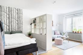 You can hang this in your living room, a studio apartment, a shared bedroom, dorm, etc. Studio Apartment Sma Vardagsrum Sovrum I Vardagsrummet Sovrumsinredning