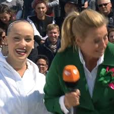 Moderatorin andrea kiewel moderierte am sonntag zum letzten mal in diesem jahr ihre show und schien dabei ziemlich. Zdf Fernsehgarten Ist Das Neu Andrea Kiewel Blamiert Sich Ausgerechnet Bei Diesem Thema Tv