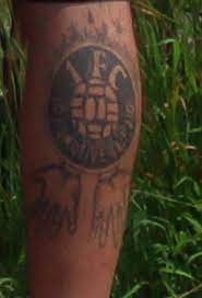 Tattoo & piercing in der leipziger innenstadt. Nina Bockmann On Twitter Der 1fclokleipzig Hat Nicht Erst Seit Mallorca Ein Problem Mit Rechten Hooligans In Ostritz Zeigte Sich Ein Offenbarer Fan Mit Lok Tattoo Und Kutte Der Neonazistischen Brigade 8 Nach