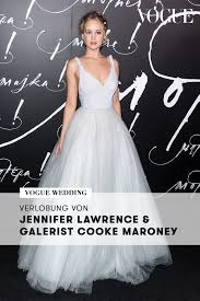 See more about jennifer lopez, wedding dressses and body types. Schauspielerin Jennifer Lawrence Und Galerist Cooke Maroney Sind Verlobt Kleid Hochzeit Hochzeit Brautkleid Designer