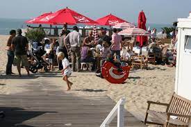 How many people live in the town of knokke? Knokke Heist Cadzand Bad