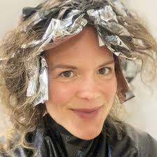 In uk. So what can I do to pull the colour from Demi Lowe Paris . Not  baking soda, I just want it bit lighter I put