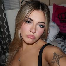 See Valerie Lepelch's hottest pics