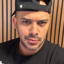 This is the same shit that happened with the iPhone mini btw. The internet  loved it but irl the sales just weren't there.