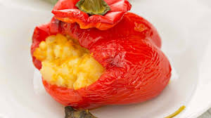1 la ricetta dei peperoni al gratin, da cucinare alla napoletana con il pan grattato che conferirà una gustosa croccantezza. Peperoni Imbottiti Alla Napoletana Dimentichiamo La Dieta