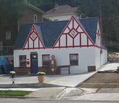 Historic Mac's Skelly Gas Station Honored in Moline