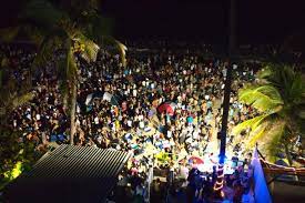 Buena comida, playas hermosas y la mejor vida nocturna que podrías pedir. Noche De San Juan Wiggle Wiggle Wiggle Wiggle Yeah