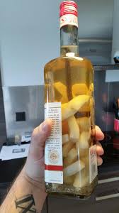 Rhum Arrange 1 Noix De Coco 1 Gousse De Vanille 2 Sucre De Canne En Morceaux Rhum Arrange Rhum Noix De Coco