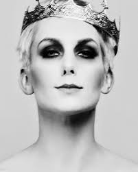 Julia Pink'24 Никогда люди столько не спорили и так мало не понимали, как  сейчас, когда они начали претендовать на то, что все знают.» Эмиль Золя.  1886г. Великолепный роман. Написан так давно, а