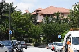 Rumah terlihat lebih asri dan membangun taman di depan rumah dengan model desain sederhana tidak harus menghabiskan banyak biaya. Police Spotted At Najib S Taman Duta Home Edgeprop My