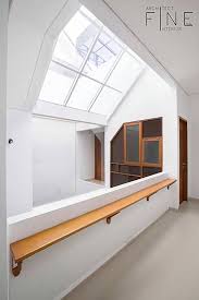 Hal tersebut bisa menghasilkan unsur estetika dan fungsional. Desain Skylight Yang Membuat Rumah Minimalis Anda Bermandikan Cahaya Alami Arsitag