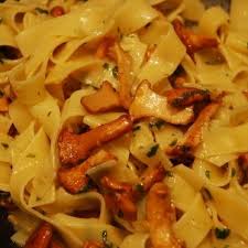 Zucchini Und Pfifferlinge Mit Bandnudeln Rezept Pfifferlinge Bandnudeln Pfifferlinge Rezept