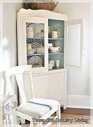 Corner Shelves With Chicken Wire Decor Diy Center Sale Da Pranzo Casa Colonica Credenza Angolare Idea Di Decorazione