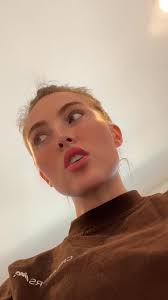 how to get her to like u