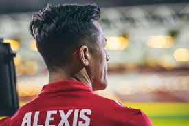 Alexis sanchez has taken to social media to show off a new haircut ahead of his first full campaign at manchester united. New Manchester United Signing Alexis Sanchez Reveals How Close He Came To Joining Club Under Sir Alex Ferguson The Independent The Independent