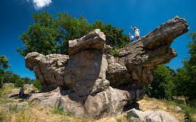 Várgesztes község önkormányzata és lakóinak vágya, hogy a jelenleg állami tulajdonban lévő gesztesi vár megóvása és felújítása után újra. The Sea Of Rocks Near Szentbekkalla Kotenger Geotope Outdooractive Com