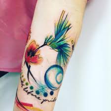Significado de un tatuaje del colibrí diferentes culturas y personalidades pueden ver al colibrí en una manera variada, aparte de un pájaro resistente y un símbolo de amor. Increibles Tatuajes De Colibri Y Sus Significados Tatuajes Para Mujeres Y Hombres