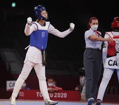 跆拳道於1988年 漢城奧運 首次列為 示範項目 ；於1992年的 巴塞隆納奧運 再次出現；到2000年的 雪梨奧運 開始成為正式比賽項目。. Ewqp7beznbmbam