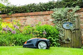 Conseils, guide d'achat et avis pour bien choisir son robot de jardin selon sa surface par les experts bestofrobots. Meilleur Robot Tondeuse Gazon 2021 Avis Test Et Comparatif