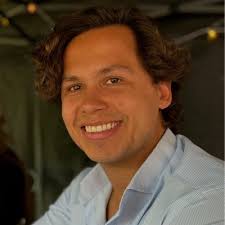 Past monday I started a new challenge as Private Equity Intern at Smile  Invest. I'm excited to dive into the world of Private Equity and eager to  learn as much as possible