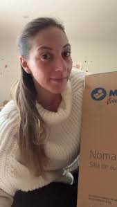 descubre la silla #Nomad de #maxicosi el complemento perfecto para viajes  en taxi, transportes de aplicación o simplemente si los abuelos tienen que  ir por tu hij@