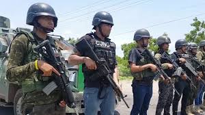 En México hay pánico por los 'narcobloqueos' tras operativos en Michoacan