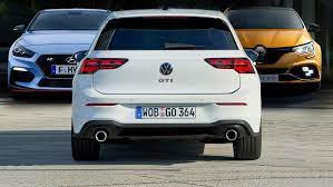 In addition, there are carbon fiber air intakes along the sides of the bonnet to help disperse heat from the engine bay. Vw Golf 8 Gti Im Konfigurator Deutlich Teurer Als Die Konkurrenz Auto Motor Und Sport