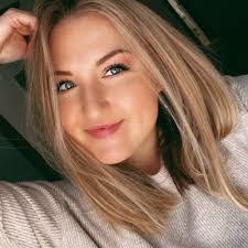 Danielle Swayze's Instagram, Twitter & Facebook