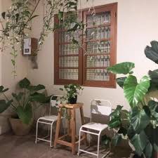 Desain taman atau garden minimalis ini bisa juga diterapkan di rumah dengan lahan yang sempit di samping rumah atau di dalam rumah atau di belakang rumah anda karena tidak membutuhkan tempat yang banyak untuk menempatkan beberapa bebatuan dan tanaman termasuk bunga. 9 Desain Taman Rumah Mulai Dari Yang Sederhana Sampai Modern Bikin Suasana Jadi Segar Dan Adem