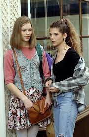 The 90s Are Now Officially Vintage According To The People Who Deem Things Vintage 90s Fashion 90s Fashion Trending 90s Fashion Grunge