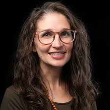 Alisha Farris's Instagram, Twitter & Facebook