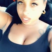 Iesha Colon's Instagram, Twitter & Facebook