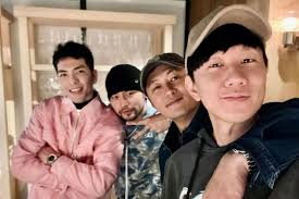 At the age of 17, while still in high school, he began working as a restaurant singer. Jay Chou Jj Lin And Shawn Yue Get Together At Singer Jam Hsiao S Restaurant The Star