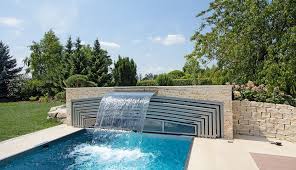 Garage Mit Wasserfall Schwimmbad De Ein Parkplatz Fur Die Pooluberdachung Das Einfahrportal In Die Garage H Pool Spa Dogadaki Etkinlikler Yuzme Havuzlari