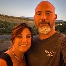 Where to find Albanos honey lavender cheesecake in Valparaiso?