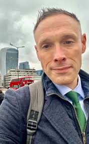 After nearly 8 years it was fantastic to be back in the "big smoke" today  meeting a handful of old and newly acquainted market contacts. Really  pleasing to see that Leadenhall Market (