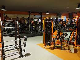 Hemos tomado medidas extra para proporcionarte un entorno deportivo seguro, en el que todas las personas puedan sentirse a gusto y fuera de riesgo haciendo ejercicio. Gimnasio Basic Fit Glorieta De Cadiz Madrid Gente De Gimnasio 2021