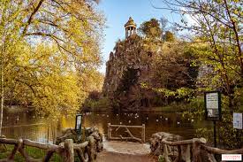 Pourquoi le lac des Buttes-Chaumont a-t-il disparu depuis quelques ...
