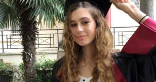 Yaşın,cinsiyetin,siyasi görüşün,mesleğin ne olursa olsun şehitlere saygı duyulması gerekir düşüncesindeyim. Miss Turkey Birinciligi Elinden Alinan Itir Esen Den Ilk Aciklama