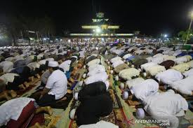 Di malam nisfu sya'ban kita berdoa kepada allah untuk panjang umur, murah rezeki, dan tetap iman. Shalat Sunat Malam Nisfu Syaban Antara News Kalimantan Selatan