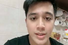 Sedangkan raja yunika perdhana putri adalah kader partai golkar, pengurus ampi dan di instagramnya juga disebut calon wakil walikota pekanbaru. Artis Singapura Aliff Aziz Akan Dipenjara Karena Curi Uang Penyanyi Indonesia Kumparan Com