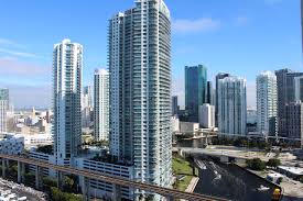 Miami se despertó este jueves con la brutal imagen de un edificio de 12 plantas derrumbado como panqueque y la frenética y masiva operación de rescate que se puso en marcha. Ciudad Miami Foto Gratis En Pixabay