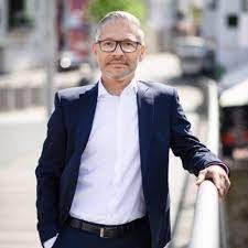 If you need to change any branch office swift codes contains eleven(11) characters. Patrick Walter Bereichsleiter Firmenkunden Prokurist Vr Bank Mitte Eg Xing